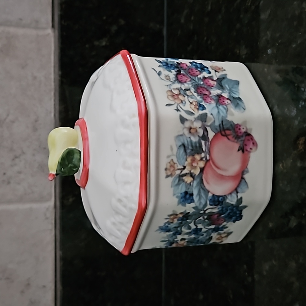 AVON SWEET COUNTRY HARVEST Vintage Ceramic Canister Crock